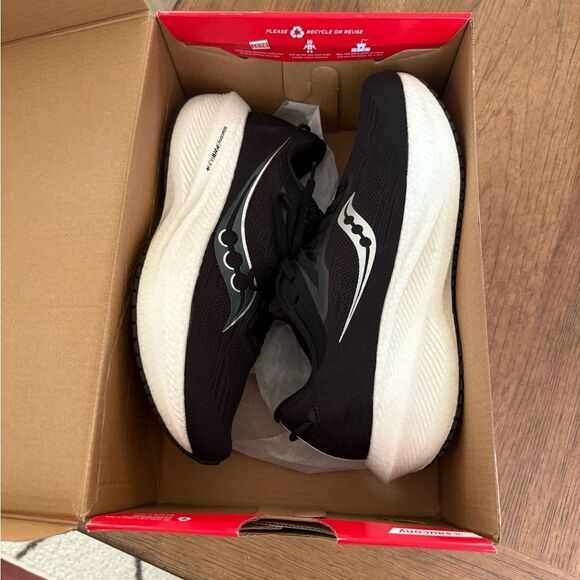 Saucony Triumph 21 Running Sneakers - Picture 2 of 7